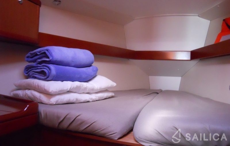 Oceanis 373 - Yacht Charter Sailica