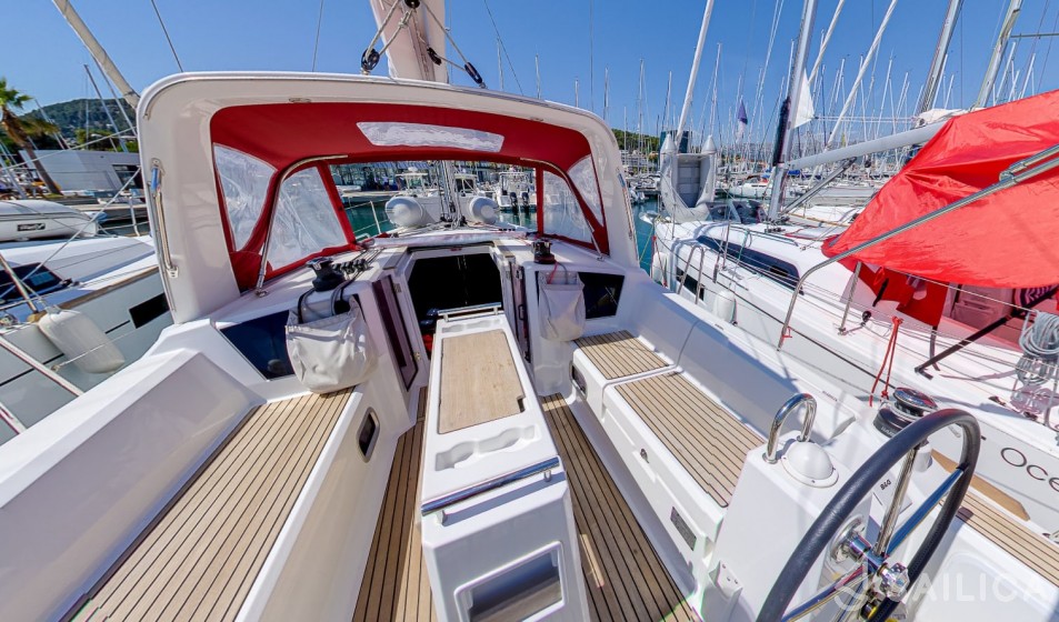 Oceanis 35.1 - Yacht Charter Sailica