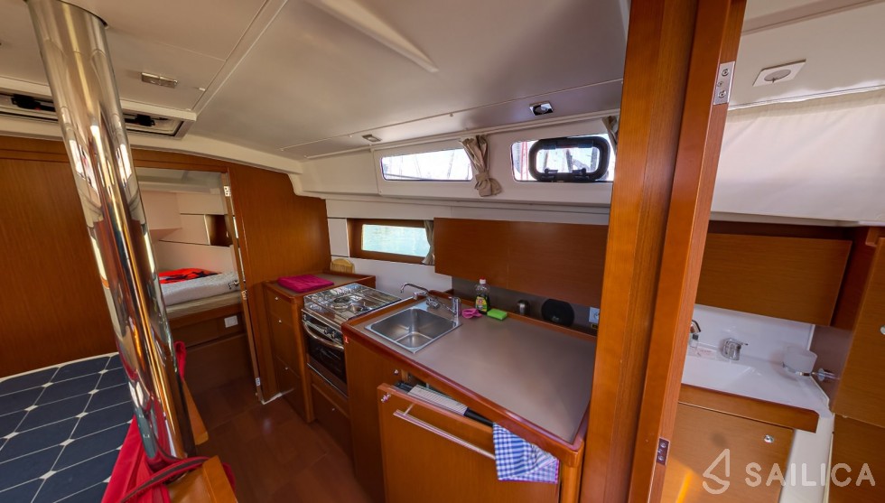 Oceanis 35.1 - Yacht Charter Sailica