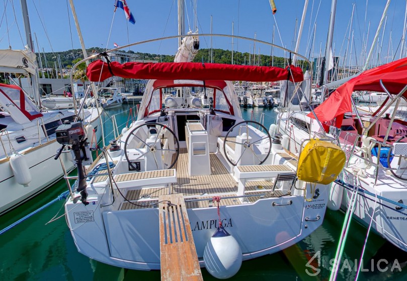 Oceanis 35.1 - Yacht Charter Sailica