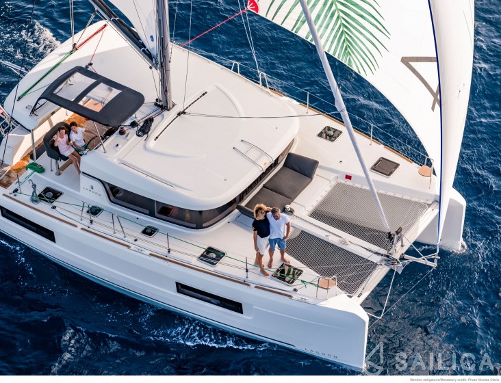 Lagoon 40 - Yacht Charter Sailica