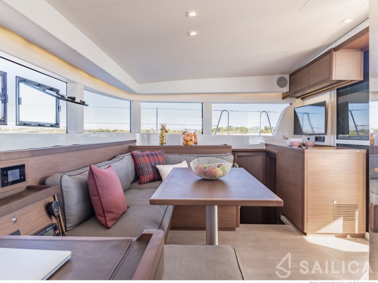 Lagoon 40 - Yacht Charter Sailica
