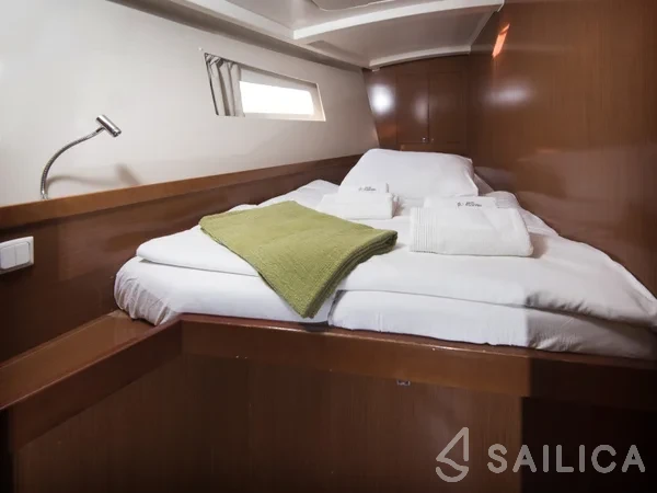 Oceanis 45 - Yacht Charter Sailica