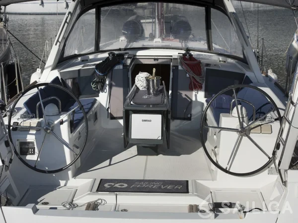 Oceanis 45 - Yacht Charter Sailica