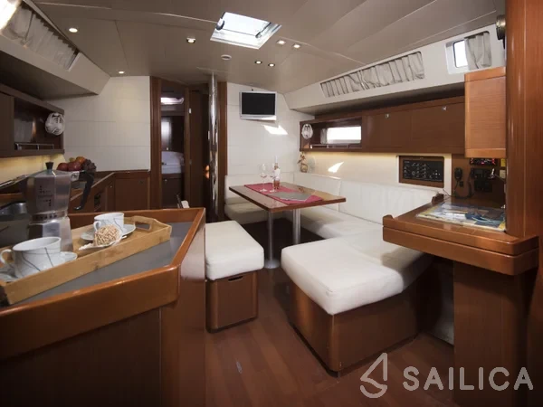 Oceanis 45 - Yacht Charter Sailica