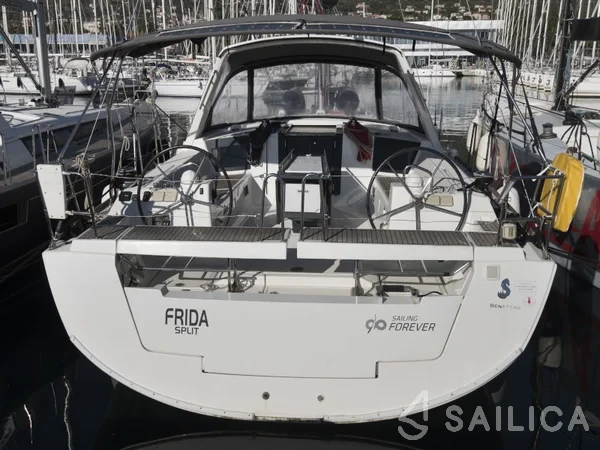Oceanis 45 - Yacht Charter Sailica