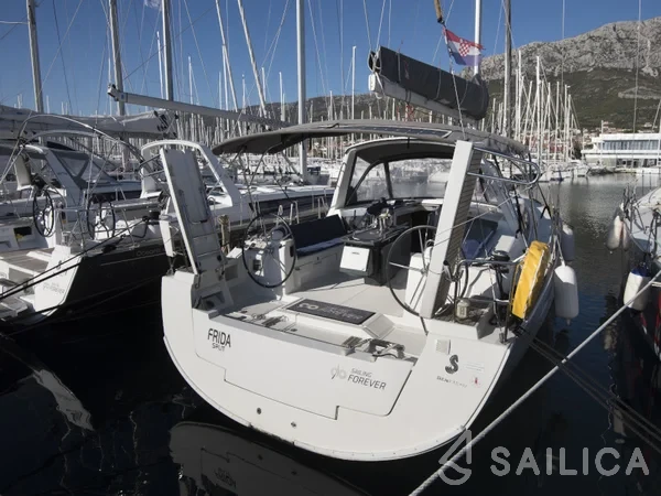 Oceanis 45 - Yacht Charter Sailica