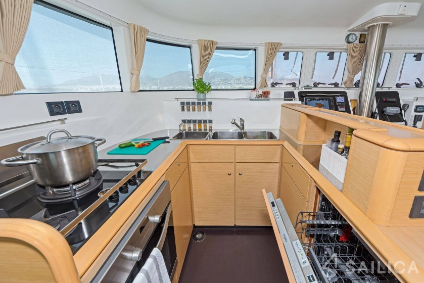 Lagoon 500 - Yacht Charter Sailica