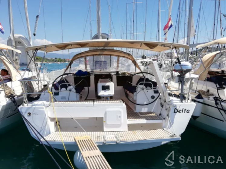 Dufour 412 GL - Yacht Charter Sailica