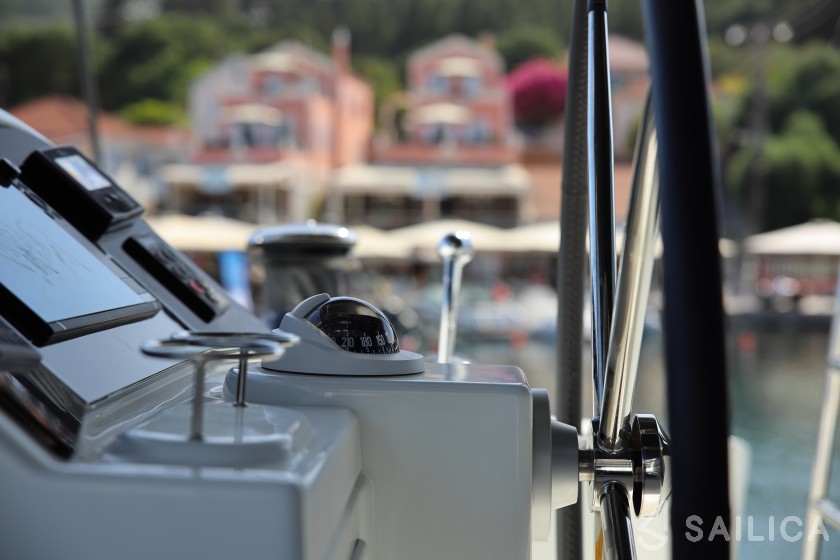 Lagoon 450  Flybridge - Yacht Charter Sailica