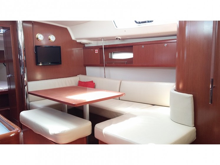 Oceanis 40 - Yacht Charter Sailica