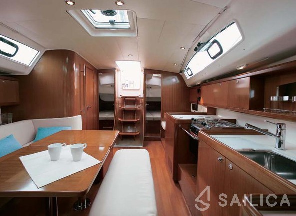 Oceanis 40 - Yacht Charter Sailica