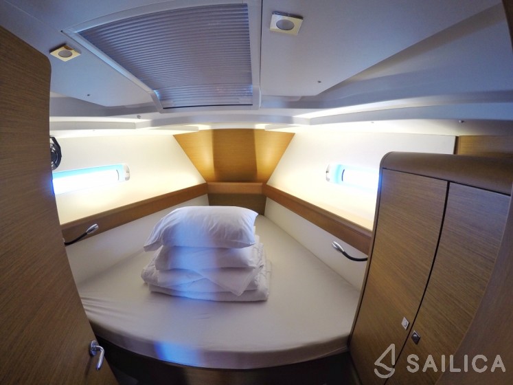 Sun Odyssey 449 - Yacht Charter Sailica