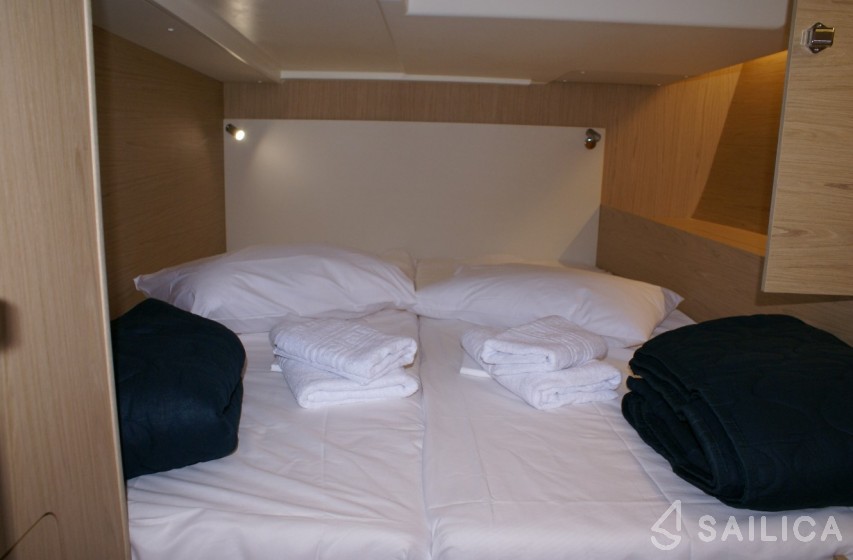 Oceanis 51.1 - Yacht Charter Sailica