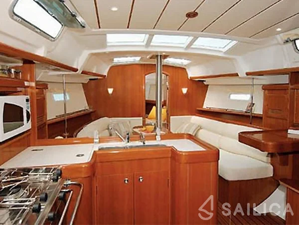 Oceanis 373 - Yacht Charter Sailica