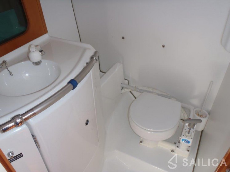 First 31.7 - Yacht Charter Sailica