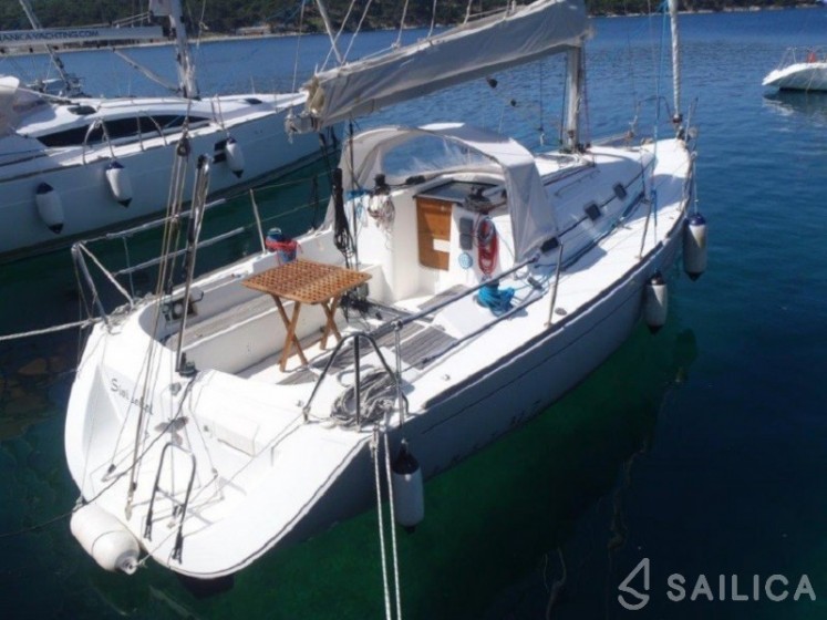 First 31.7 - Yacht Charter Sailica