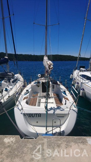 First 31.7 - Yacht Charter Sailica