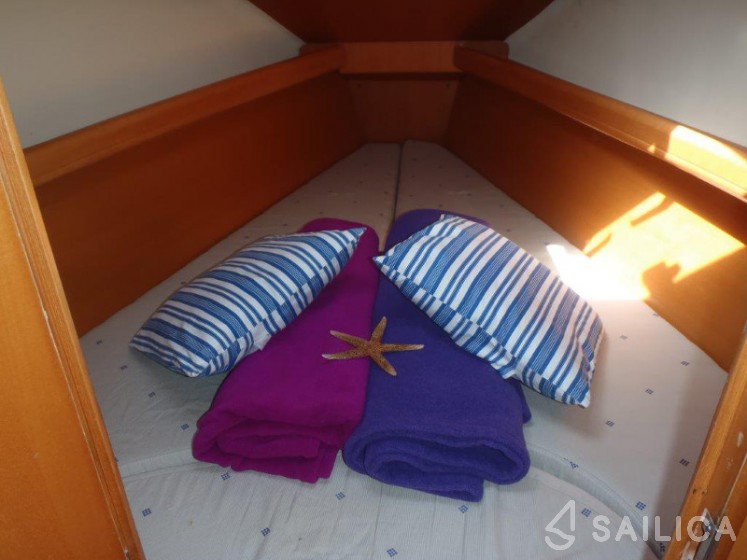 First 31.7 - Yacht Charter Sailica