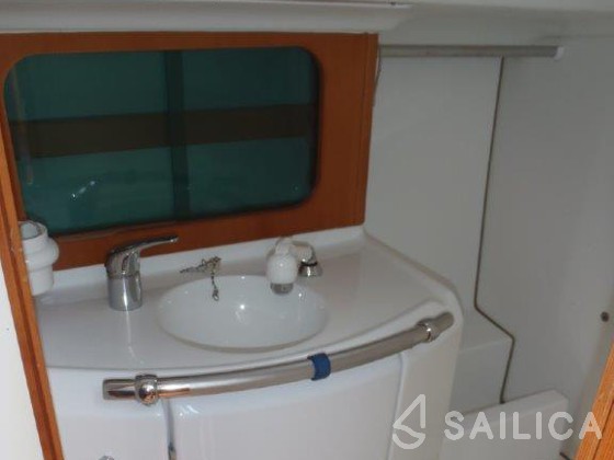 First 31.7 - Yacht Charter Sailica