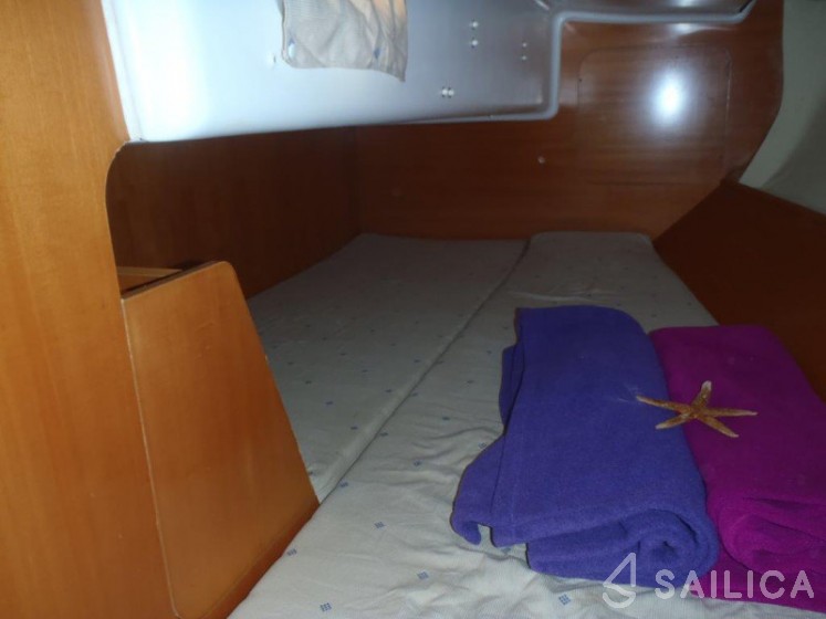 First 31.7 - Yacht Charter Sailica