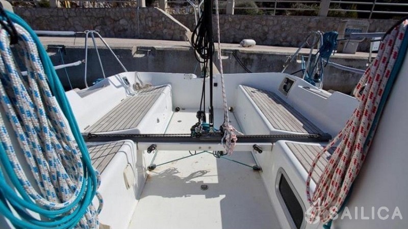 First 31.7 - Yacht Charter Sailica