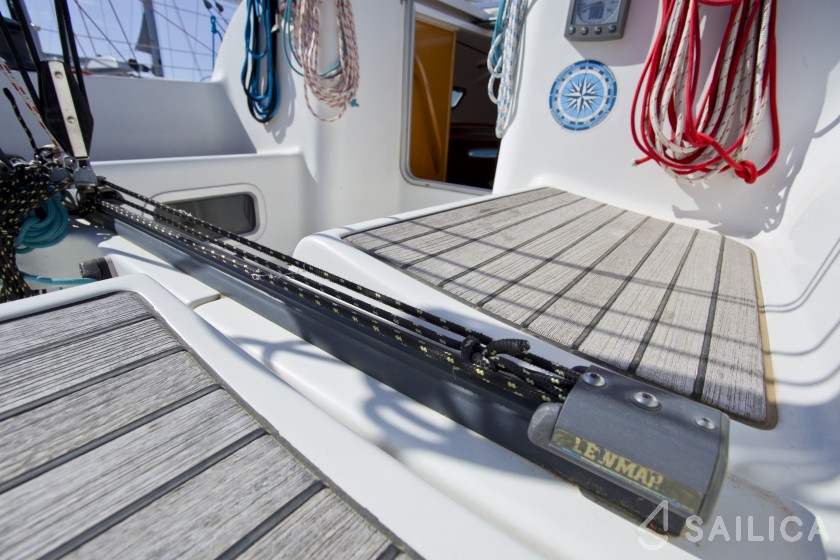 First 31.7 - Yacht Charter Sailica