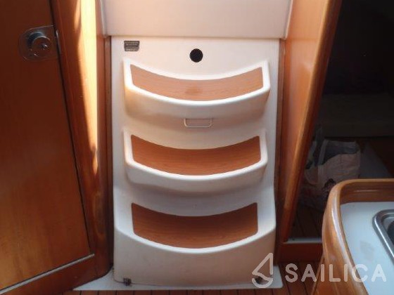 First 31.7 - Yacht Charter Sailica