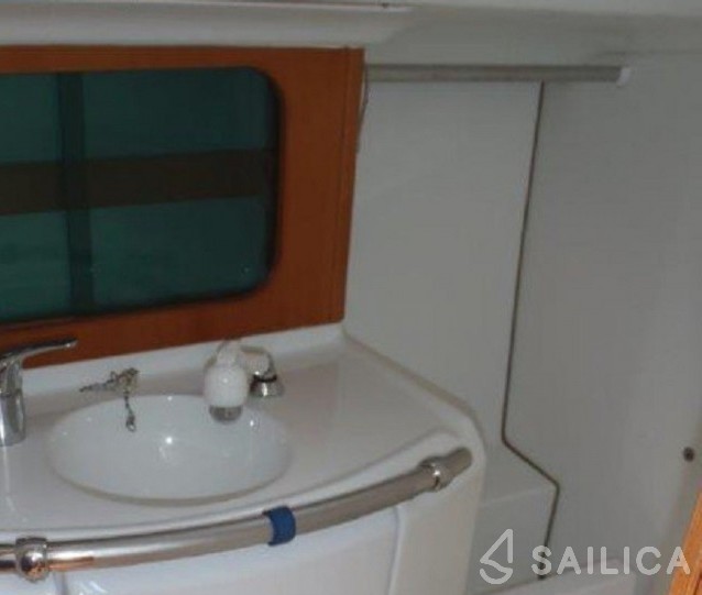 First 31.7 - Yacht Charter Sailica