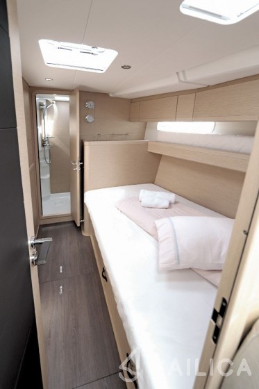 Jeanneau 58 - Yacht Charter Sailica