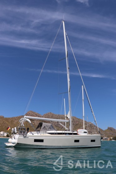 Bavaria 38 Cruiser - Yacht Charter Sailica