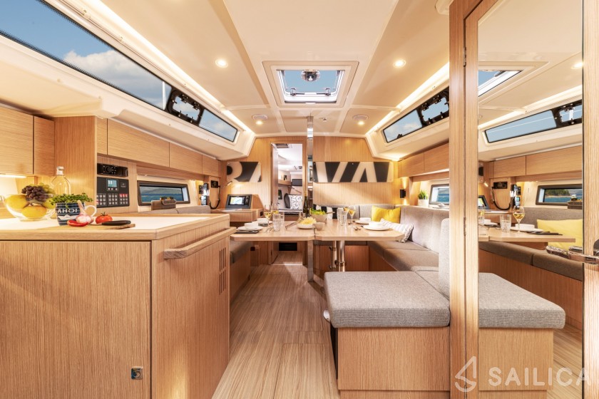 Bavaria 38 Cruiser - Yacht Charter Sailica