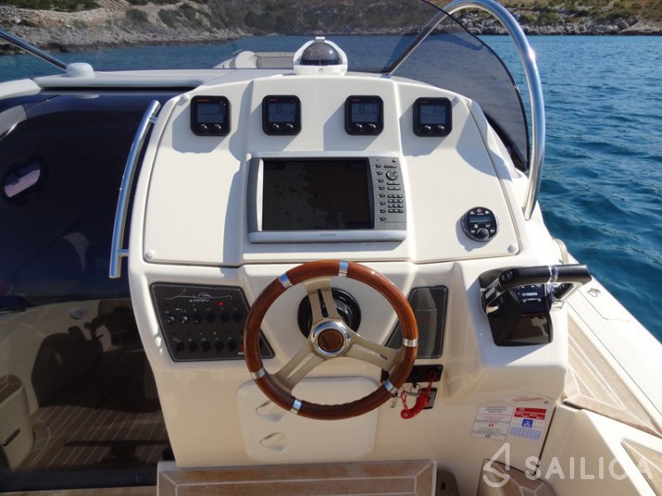 MAR-CO e-motion 32 - Yacht Charter Sailica