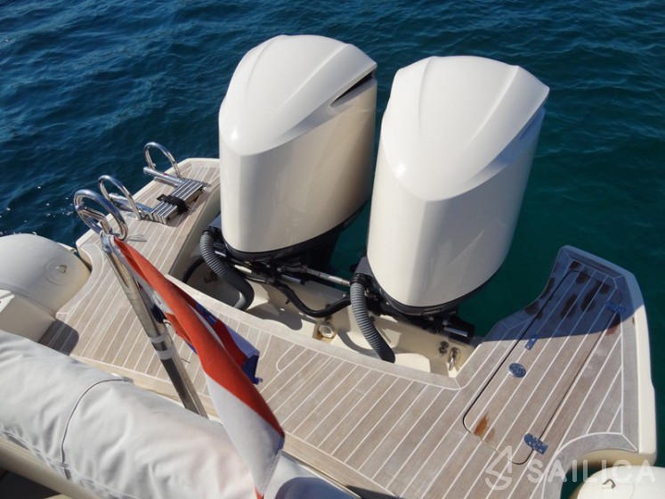 MAR-CO e-motion 32 - Yacht Charter Sailica