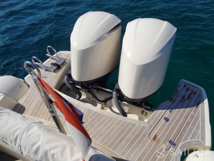 MAR-CO e-motion 32 - Yacht Charter Sailica