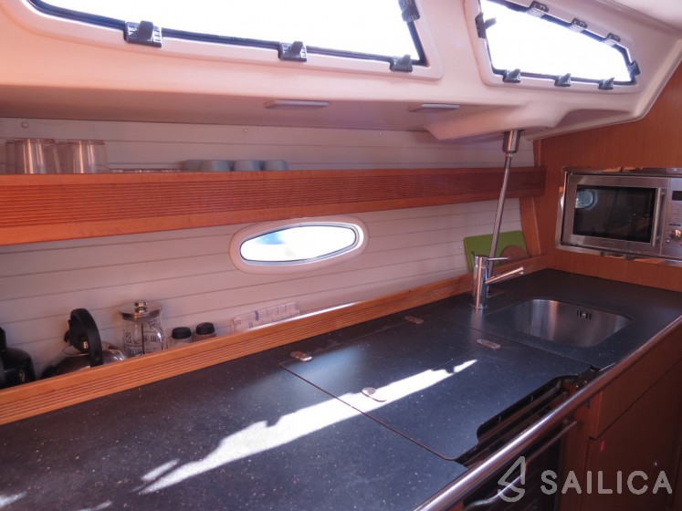 Bavaria 43 Cruiser - Yacht Charter Sailica