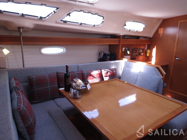 Bavaria 43 Cruiser - Yacht Charter Sailica