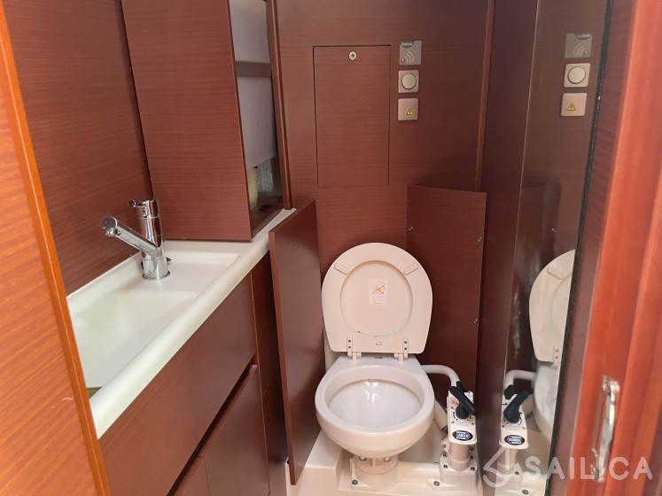 Hanse 388 - Yacht Charter Sailica
