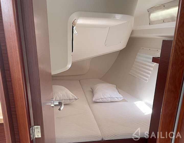 Hanse 388 - Yacht Charter Sailica