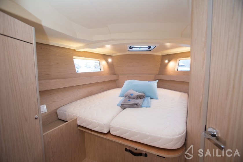 Oceanis 41.1 - Yacht Charter Sailica