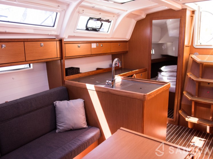Bavaria 37 Cruiser - Yacht Charter Sailica