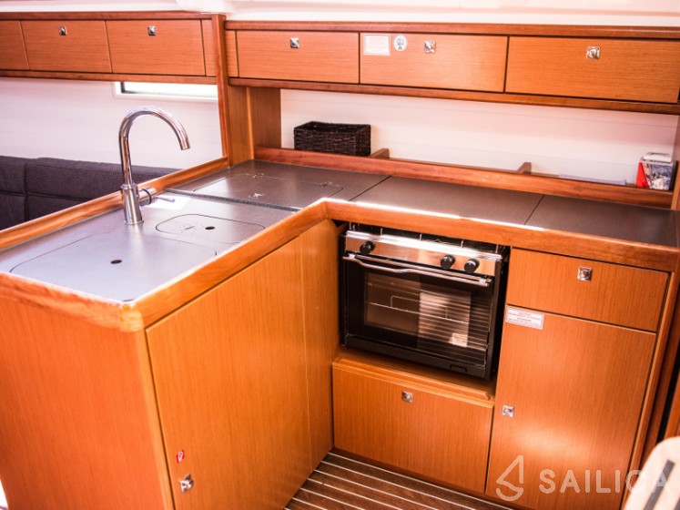 Bavaria 37 Cruiser - Yacht Charter Sailica