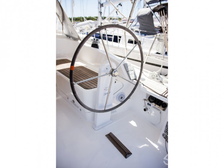 Bavaria 37 Cruiser - Yacht Charter Sailica
