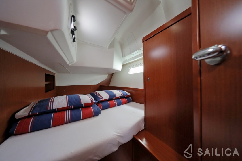 Oceanis 45 - Yacht Charter Sailica