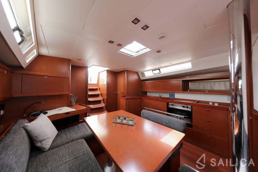 Oceanis 45 - Yacht Charter Sailica