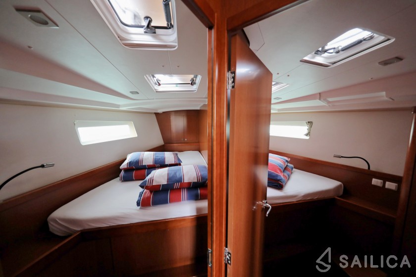 Oceanis 45 - Yacht Charter Sailica