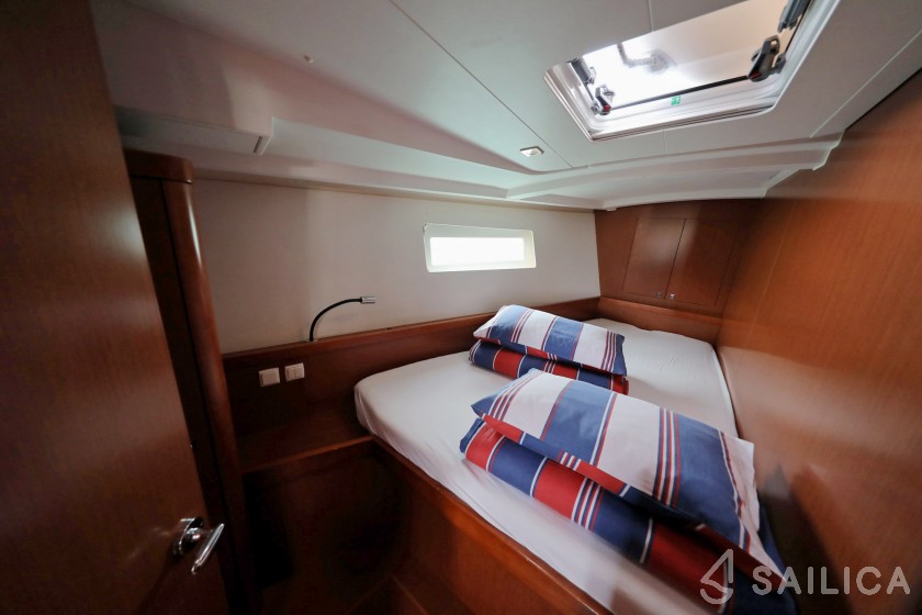 Oceanis 45 - Yacht Charter Sailica