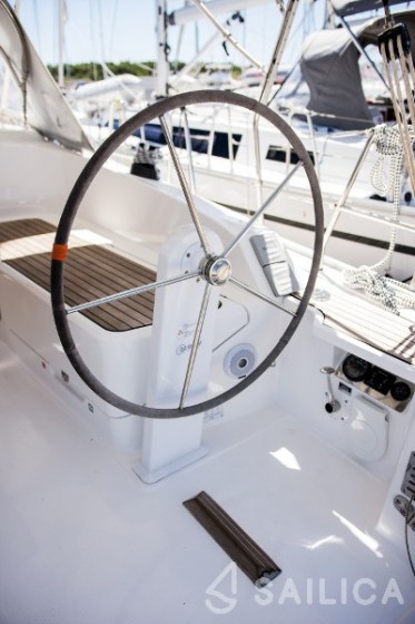 Bavaria 37 Cruiser - Yacht Charter Sailica