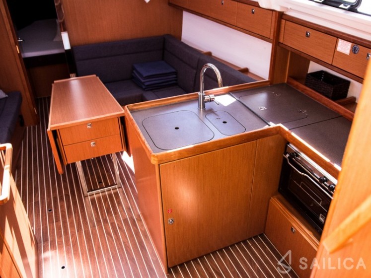 Bavaria 37 Cruiser - Yacht Charter Sailica