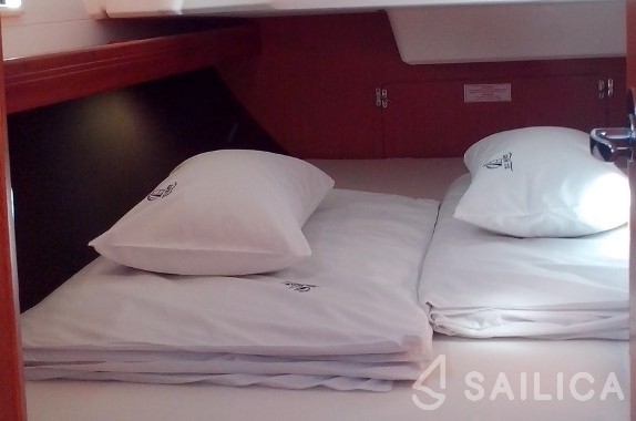 Bavaria Cruiser 37 - Yacht Charter Sailica